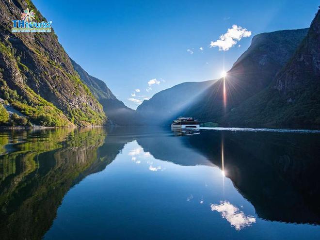 BERGEN- FLAM RAILWAYS - FJORD CRUISE - GEILO