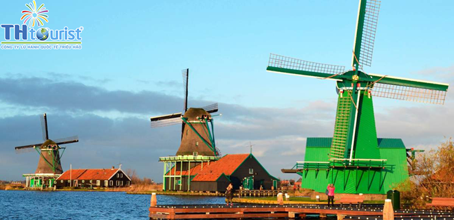 AMSTERDAM AIRPORT – ZAANSE SCHANS – AMSTERDAM 