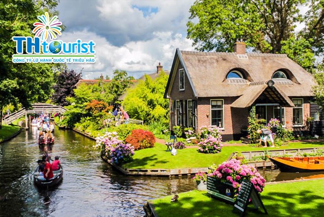 BRUSSELS - GIETHOORN - AMSTERDAM