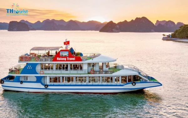 Để đến tham quan hang Sửng Sốt, một trong những điểm đến nổi tiếng tại Vịnh Hạ Long, du khách có thể lựa chọn hai hình thức di chuyển chính bằng tàu.