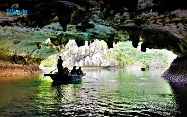 Vịnh Hạ Long nổi tiếng với hàng chục hang động đẹp và kỳ vĩ. Mỗi hang động là một kiệt tác nghệ thuật của tự nhiên, mang vẻ đẹp riêng và chứa đựng những câu chuyện huyền bí. Dưới đây là danh sách những hang động nổi bật mà du khách nên ghé thăm khi đến Hạ Long.