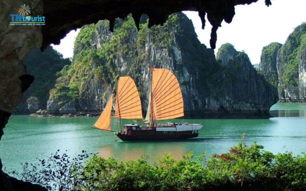 Khám phá hang tối kết hợp du thuyền cao cấp vịnh Hạ Long