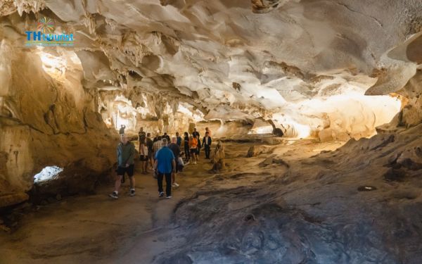 Tham quan hang động và làng chài cổ