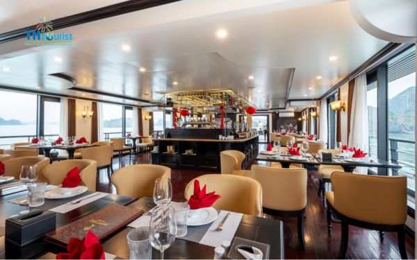 Trải nghiệm tiệc trên du thuyền Vịnh Hạ Long