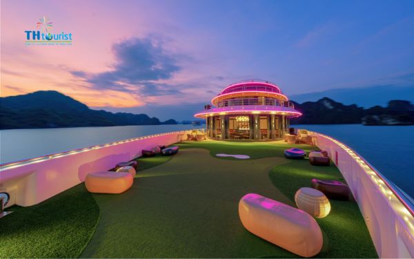 Du lịch Triều Hảo được xem là du thuyền nổi bật với không gian giải trí sang trọng