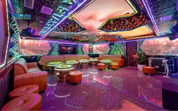 Phòng karaoke riêng hiện đại và sang trọng