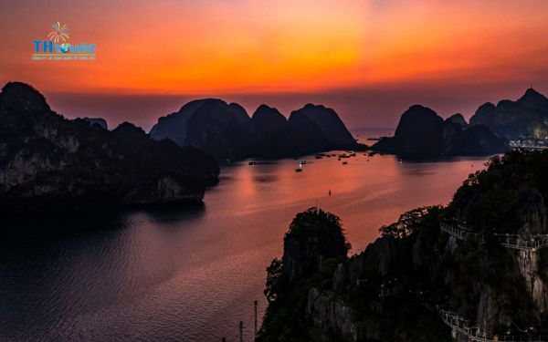 Ngắm vịnh từ cáp treo Nữ Hoàng