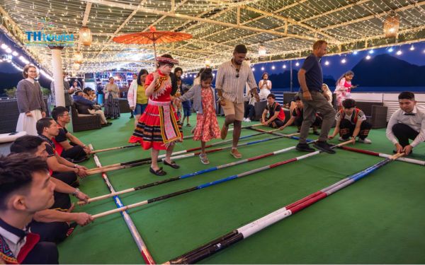 Tham quan chợ đêm Hạ Long