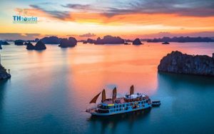 Chuyến đi du thuyền truyền thống trên Vịnh Hạ Long