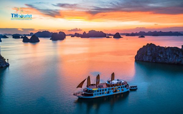 Chuyến đi du thuyền truyền thống trên Vịnh Hạ Long