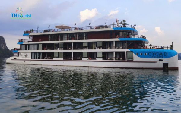du thuyền tham quan Vịnh Hạ Long