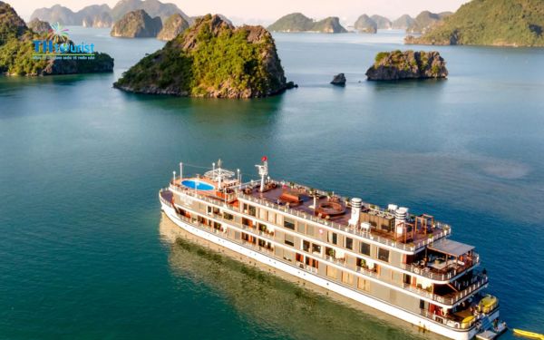 Du thuyền tiêu chuẩn