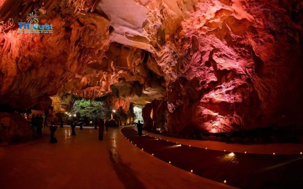 Tham quan các hang động nổi tiếng