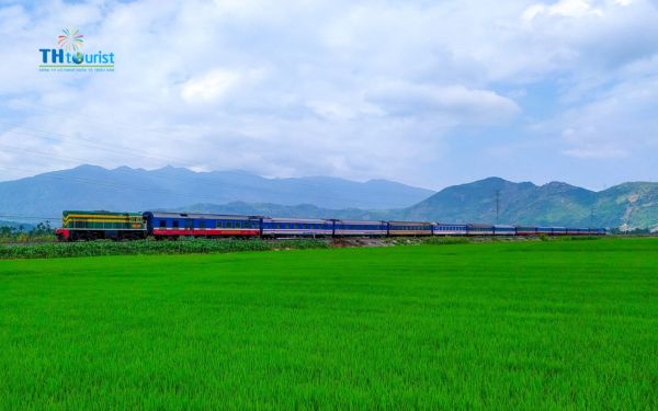 Từ Vịnh Hạ Long đến SaPa bằng tàu hỏa