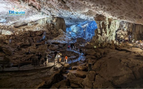 Hang động ở Vịnh Hạ Long