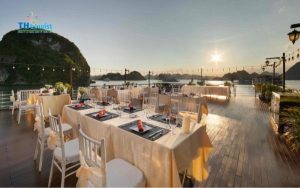 Du thuyền có dịch vụ ẩm thực riêng tư cao cấp